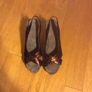 Women’s wedge heeled sandals